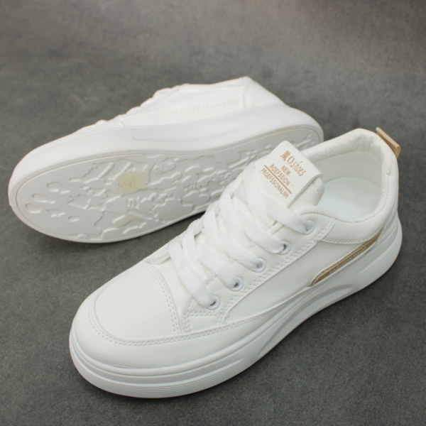 basket femme blanc avec une touche beige tendance 2024