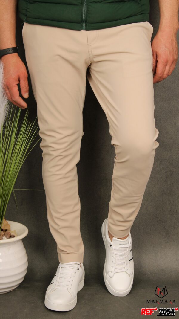 pantalon homme beige simple tendance 2024